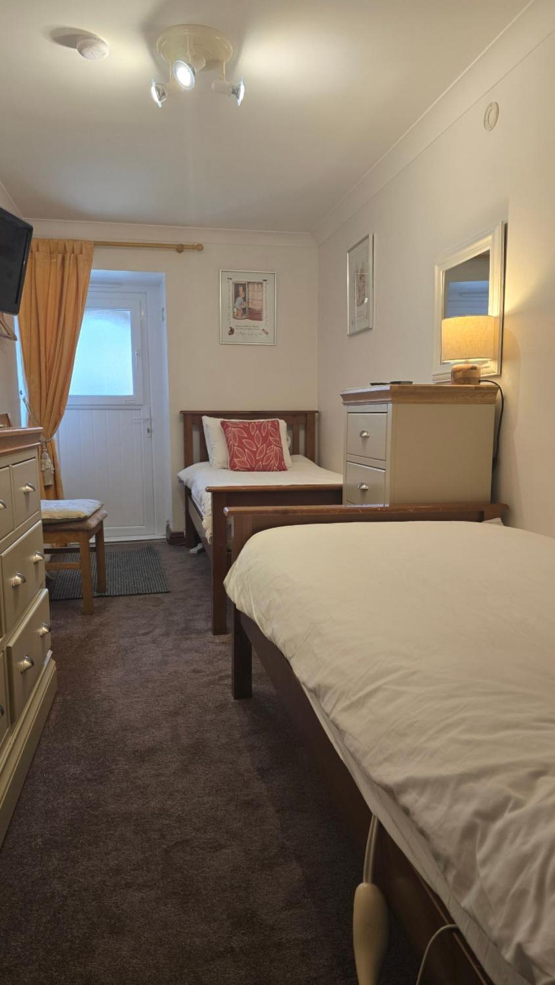 Lyndale Self-Catering Apartment Sleeps 4 Windermere Dış mekan fotoğraf
